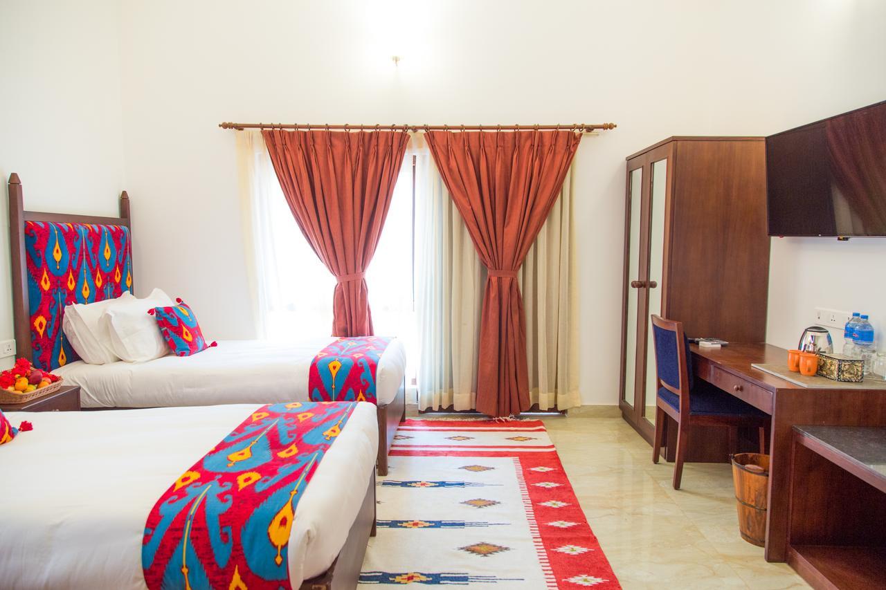 Miraaya Wellness And Golf Resort Читван Экстерьер фото