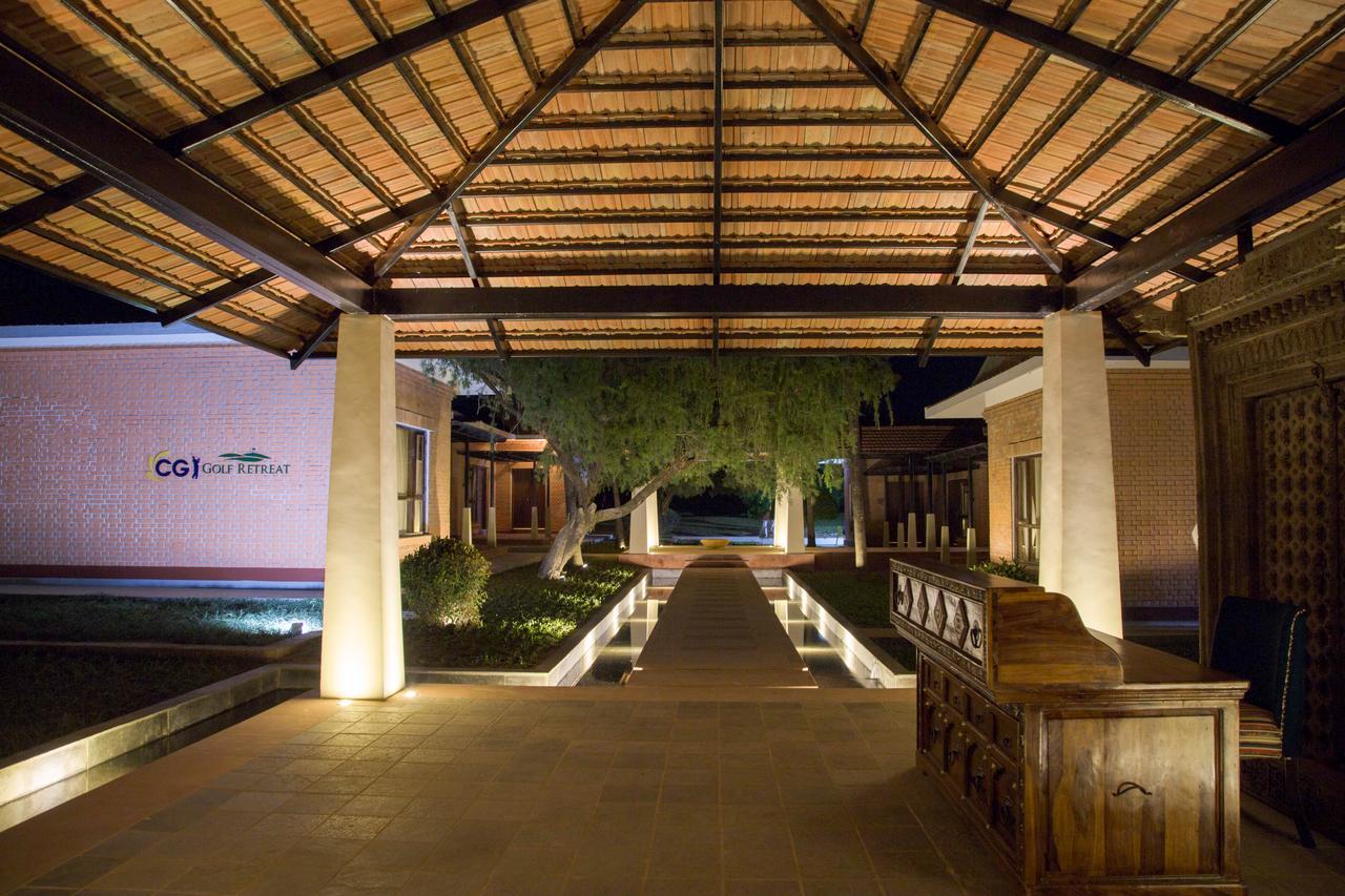 Miraaya Wellness And Golf Resort Читван Экстерьер фото